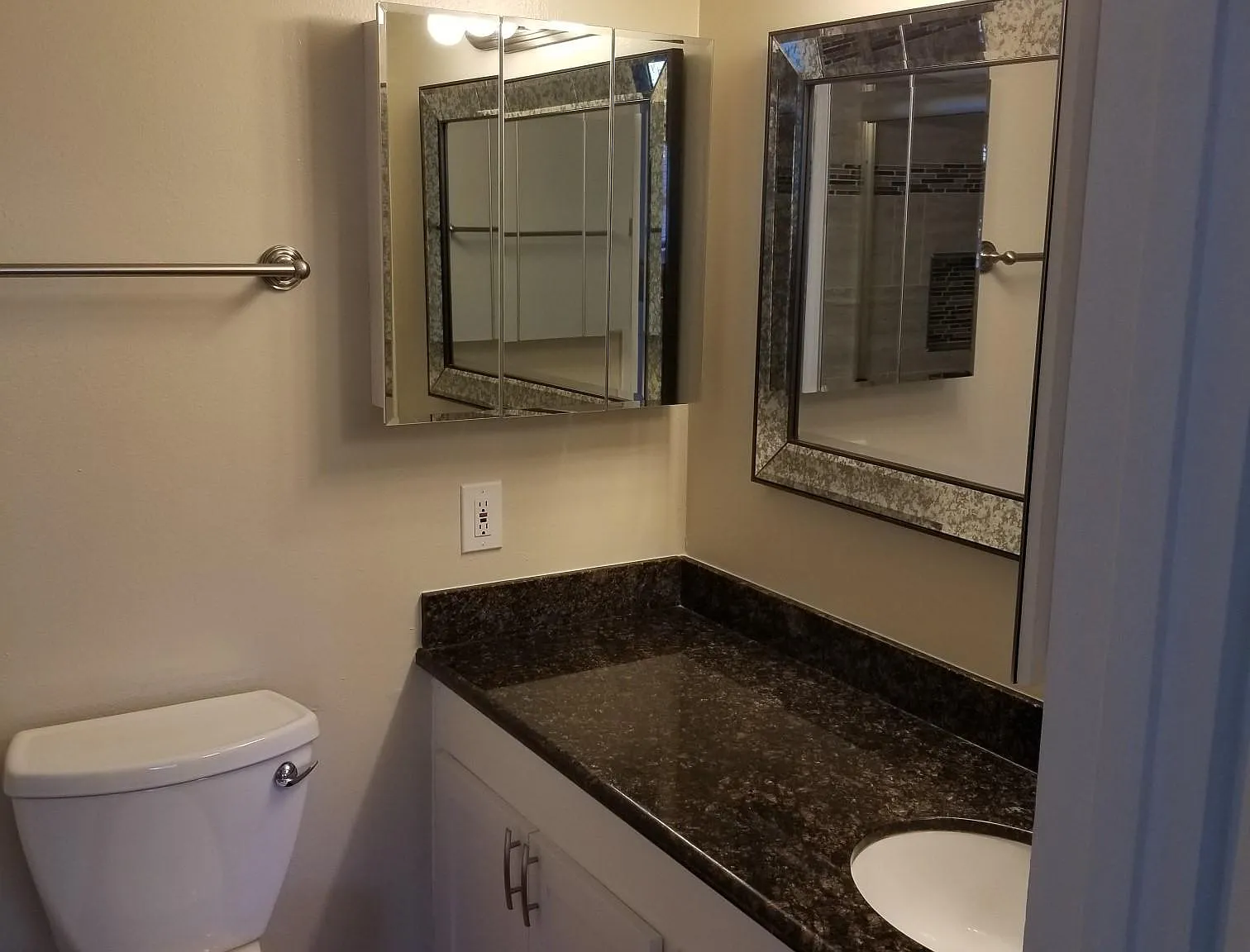2 bed, 990 sqft, $2,895 — Photo 2
