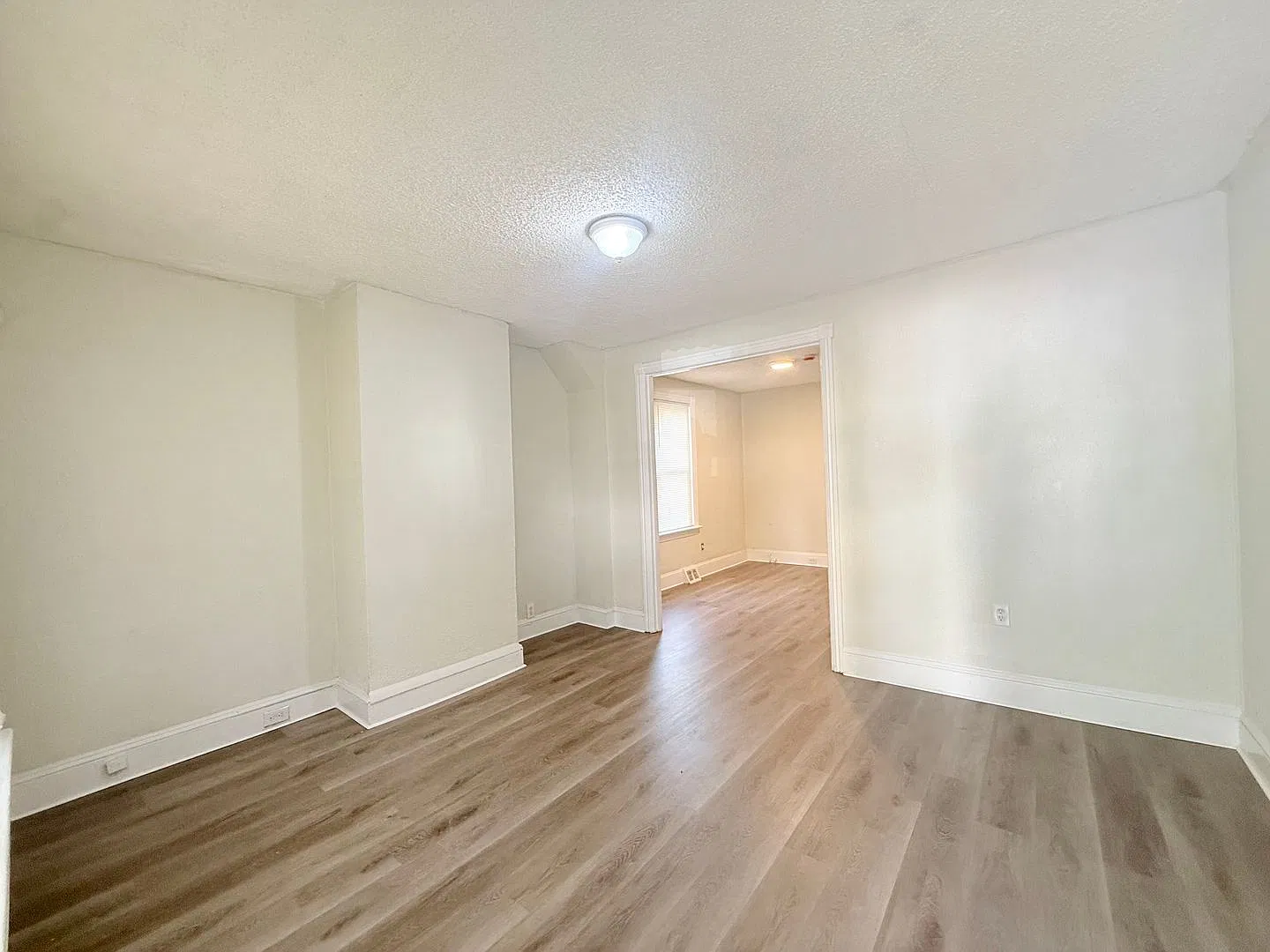 Ready to Move-in-127 9th street Brookhaven PA! — Photo 2