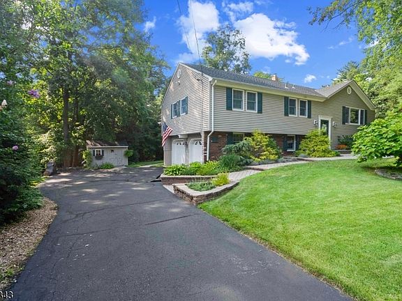 5th image of 109 Vreeland Rd