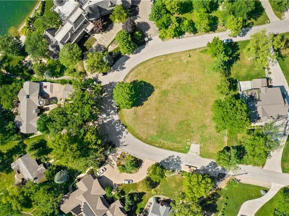 10006 NW 75th St, Kansas City, MO 64152