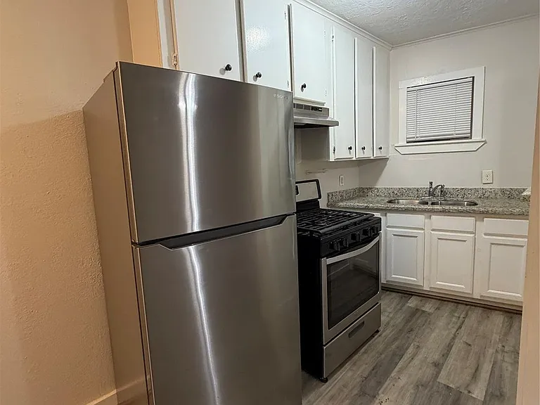 4811 Oakland St #6 — Photo 8