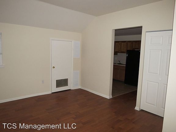 3rd image of 2940 Devereaux Ave APT 2R
