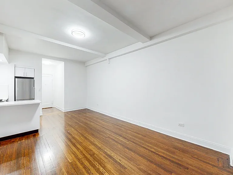 140 E 46th St #2B — Photo 8