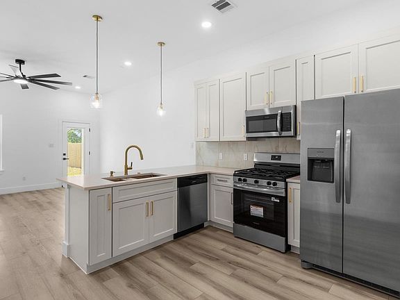 5th image of 4412 Alvin St #A