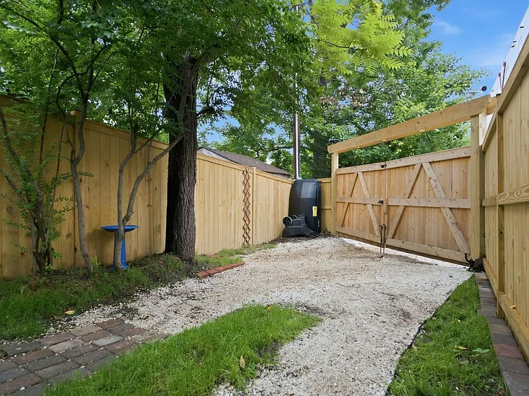 1317 Pendleton St — Photo 11