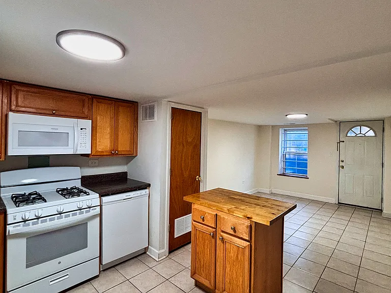 1751 W Erie St #BF — Photo 2
