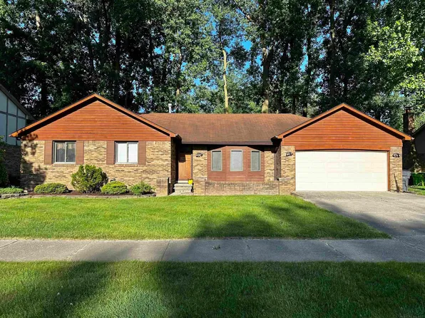 39256 Camp St, Harrison Township, MI 48045
