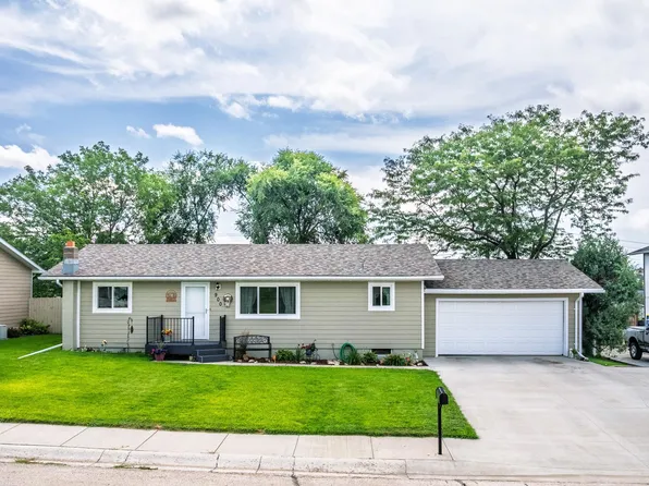 900 Summit St, Belle Fourche, SD 57717