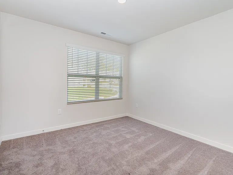 585 Lyness Dr — Photo 23