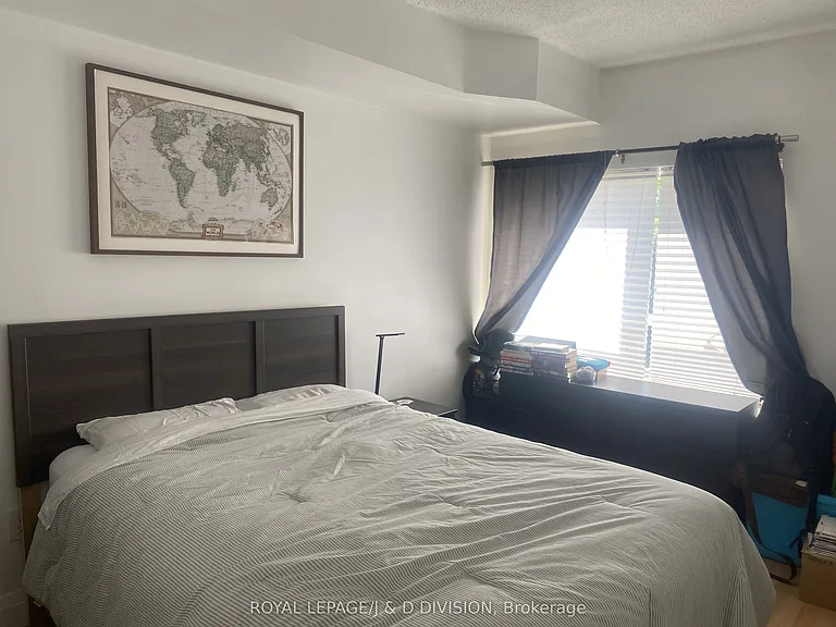 2495 Dundas St W #208 — Photo 4