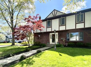 1 Rochelle Dr, Hazlet, NJ 07730