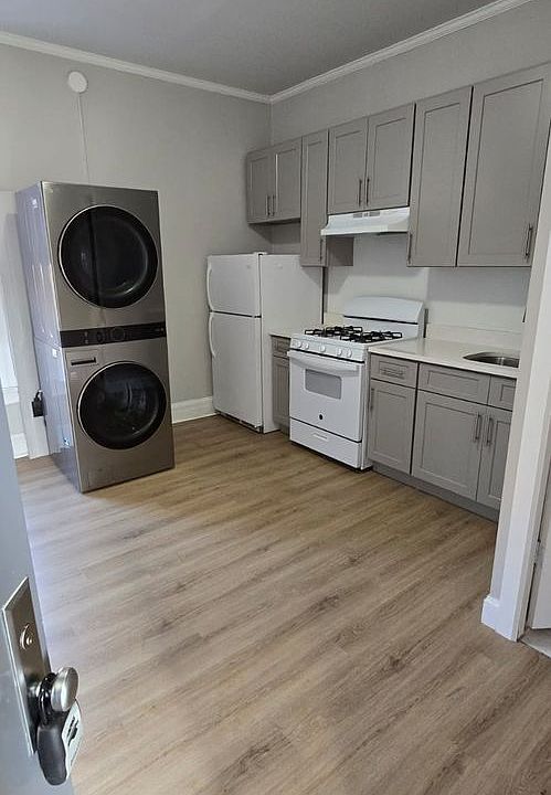 2nd image of 460 Main St #10