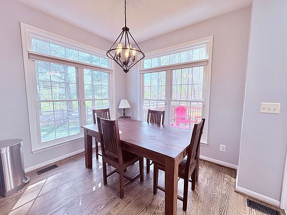 4th image of 3910 Lynnhaven Ln