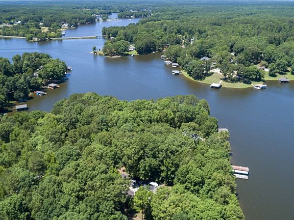 3rd image of 21 Pine Top Dr