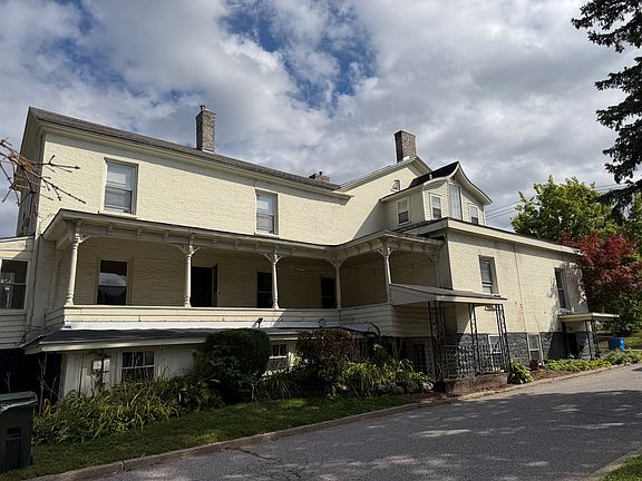 2nd image of 404 Pearl St APT 1E