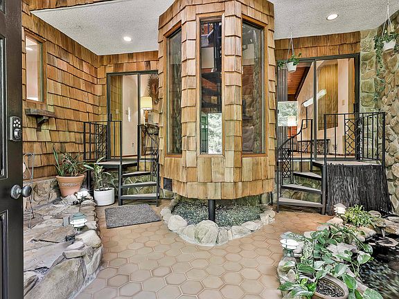 5th image of 121 Tall Pine Dr