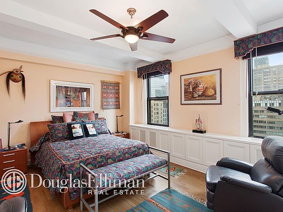 3rd image of 330 W 72nd St APT 15C
