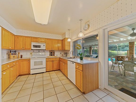 White Kitchen