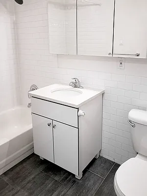 Rented by Avenues Real Estate | media 35