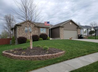 940 Chicory Ln, Hickman, NE 68372