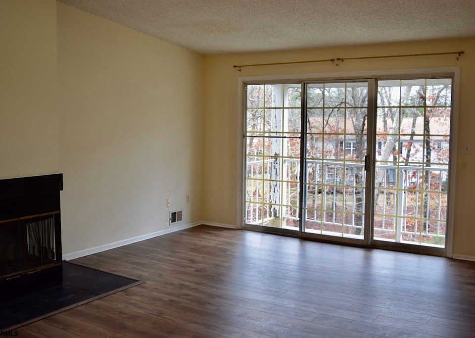 1st image of 48 Iroquois Dr #48