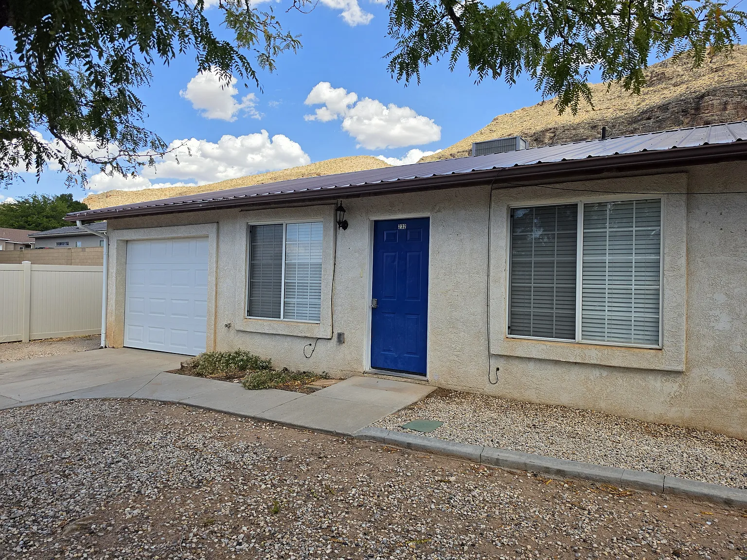 3 bed, 936 sqft, $1,400 — Photo 1