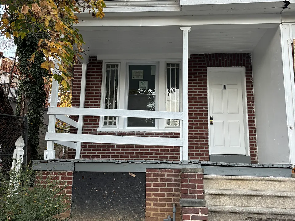 1 E 24th St