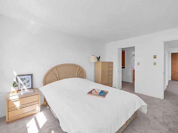 2nd image of 5335 Hastings St #303