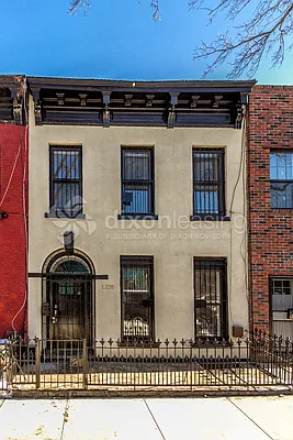 Rented by Dixon Advisory USA Inc. | media 21