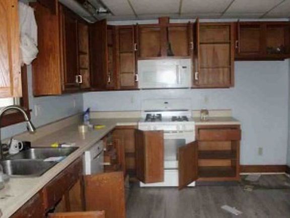4th image of 605 S Main St