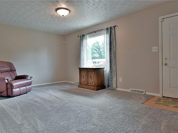 4th image of 2351 Oak Trace St