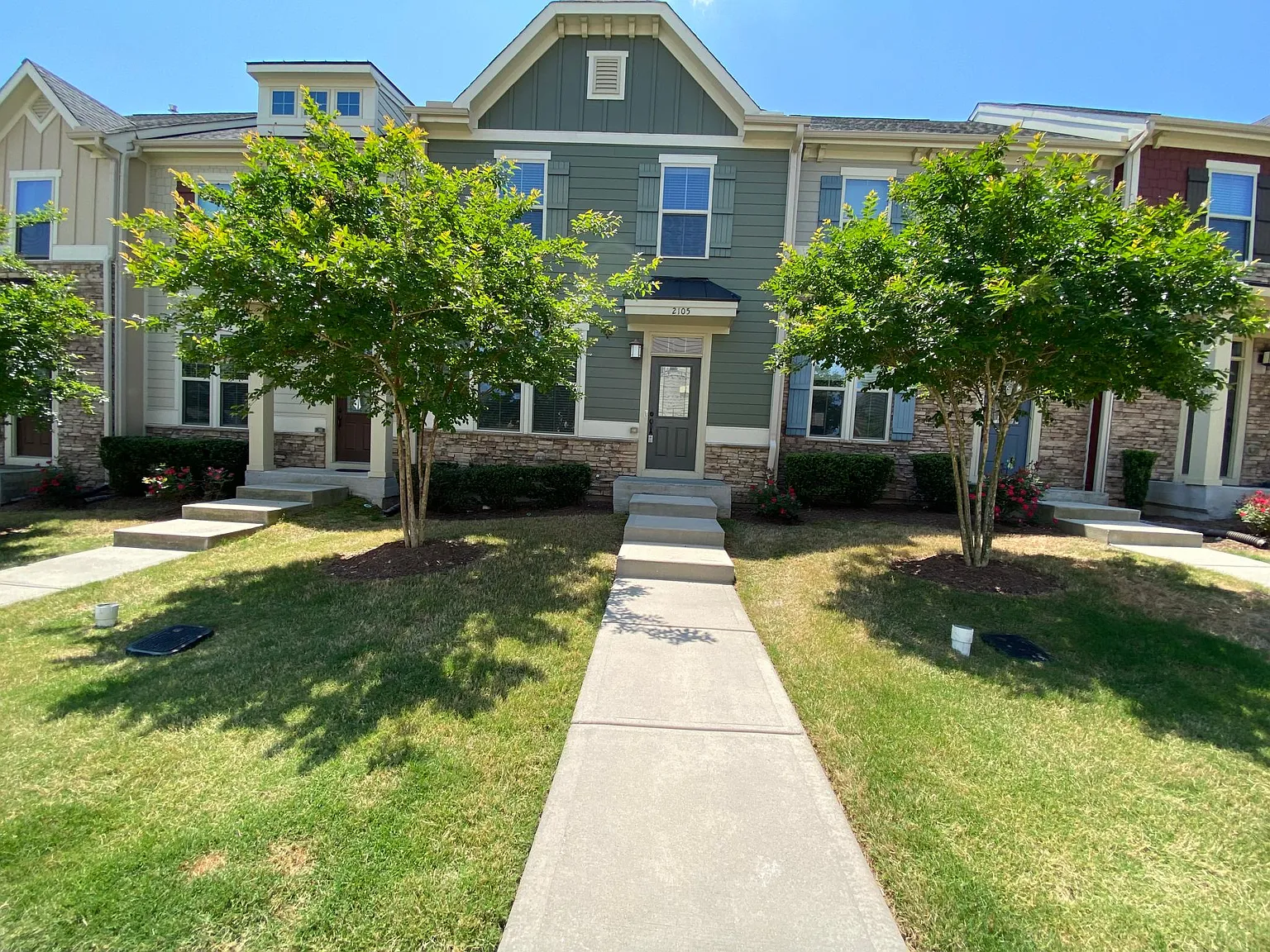 3 bed, 3.5 bath, 1844 sqft, $2,150 — Photo 1