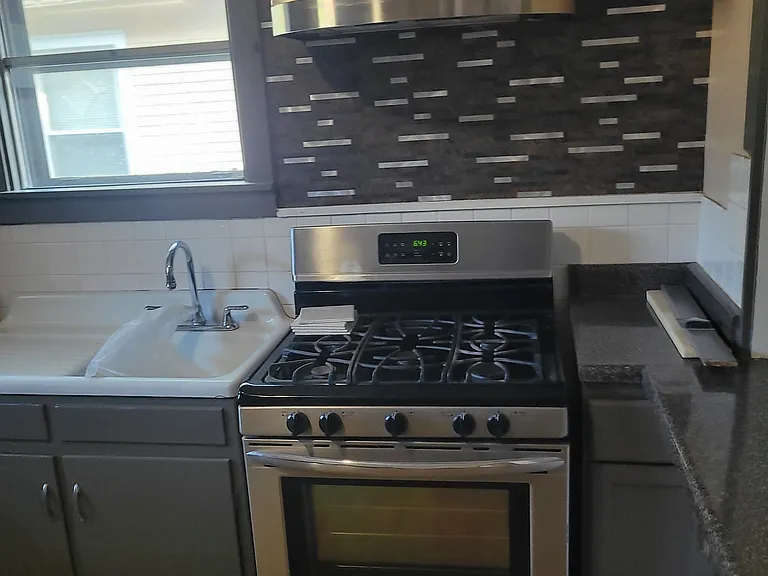 135 S Elmwood Ave — Photo 1