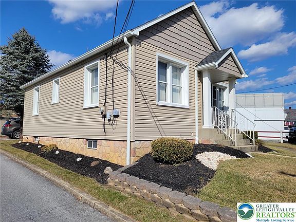 2nd image of 712 Chestnut St