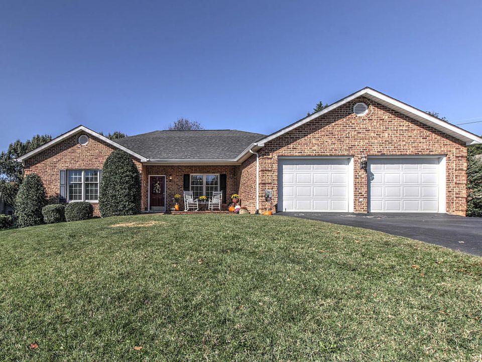 1st image of 913 Saddle Dr