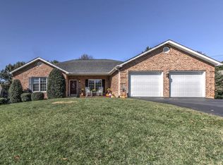 913 Saddle Dr, Salem, VA 24153