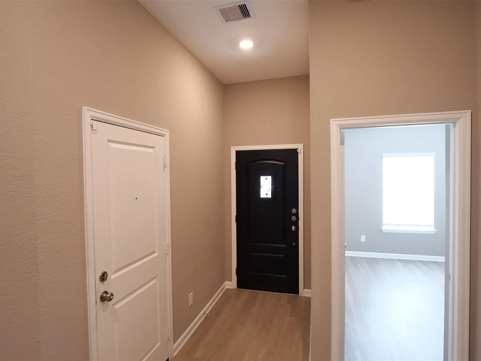 3 bed, 2.0 bath, 1773 sqft, $2,150 — Photo 2