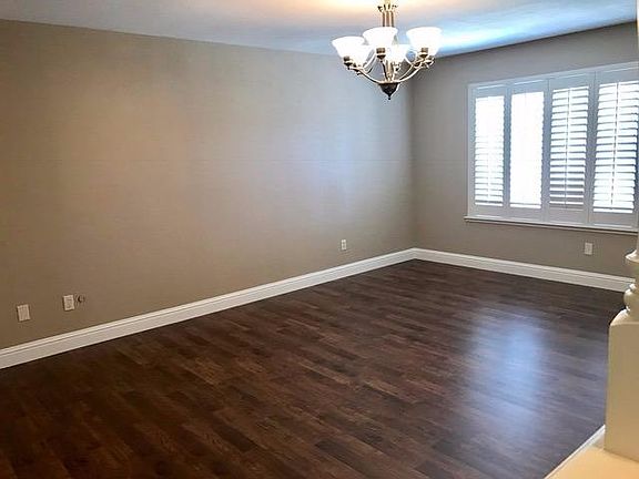 4th image of 2515 N Blythe Ave