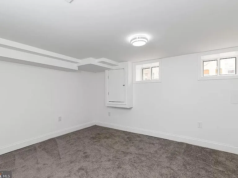 1630 N Bond St — Photo 28