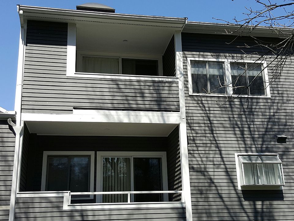 1st image of 400 Colonial Dr Unit 15