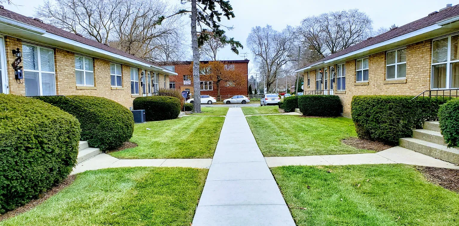 634 Pickus Ct — Photo 2