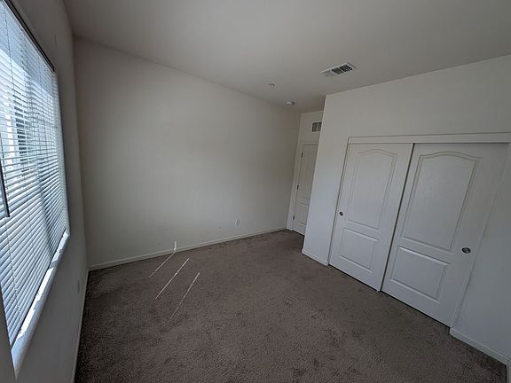 4th image of 574 Betten St
