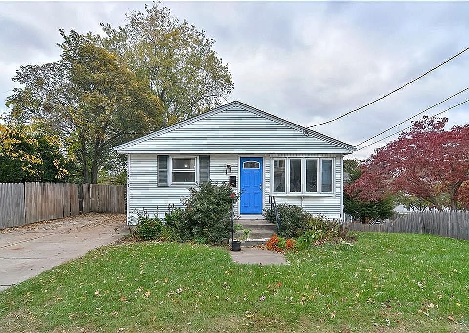 1st image of 215 Sunbury St