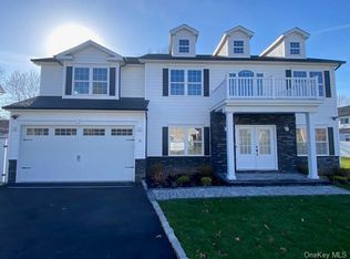 3A Corin Ct, Syosset, NY 11791