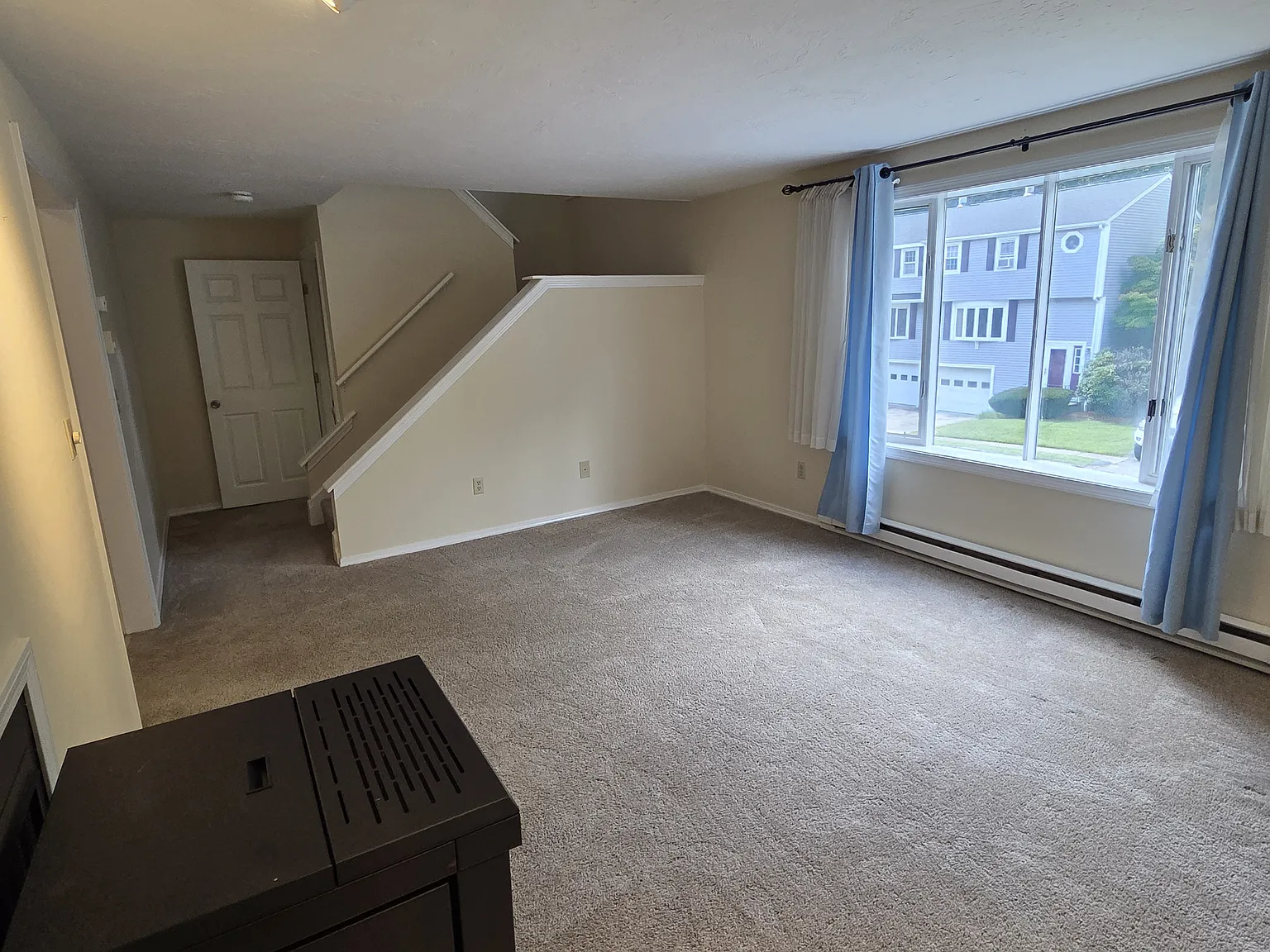 2 bed, 1.5 bath, 1320 sqft, $2,395 — Photo 2