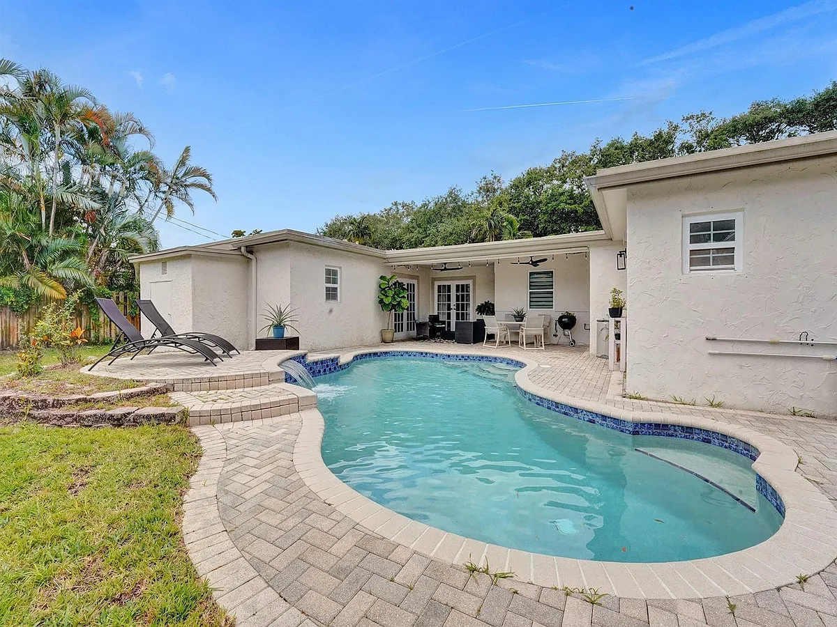 Building Photo - 4960 SW 89th Ave
