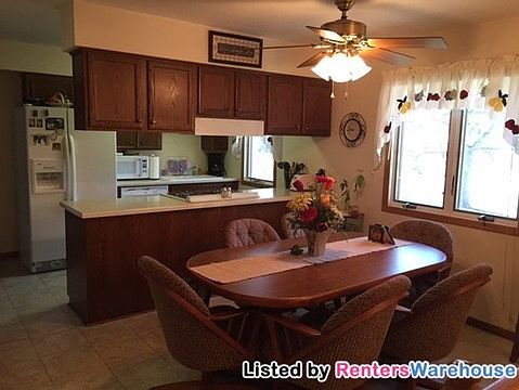2nd image of 2422 Oakridge Ct