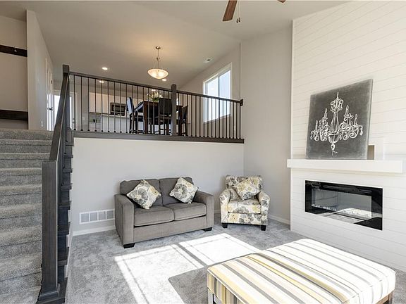 5th image of 408 W Centennial Dr