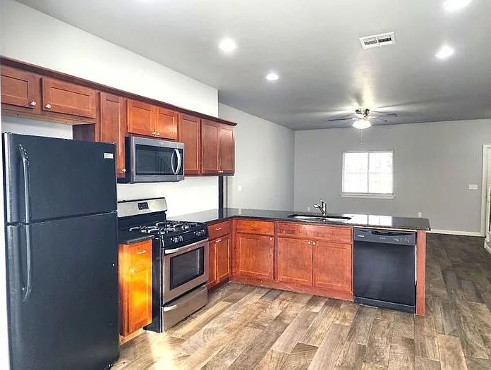 1120 E Campbell St — Photo 9