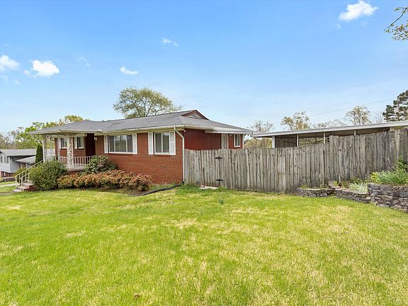 4th image of 3804 Briarcliff Way